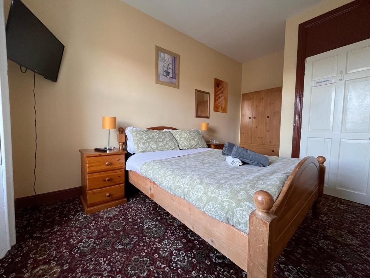 Cashel Town Center Inn Экстерьер фото