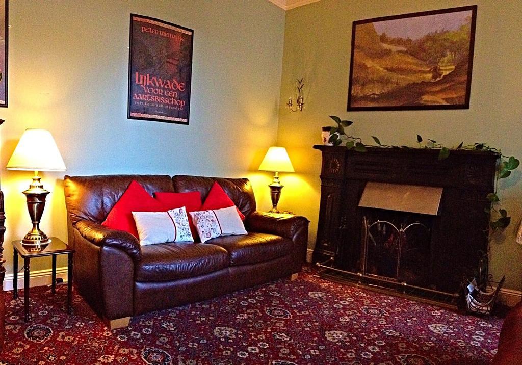 Cashel Town Center Inn Экстерьер фото